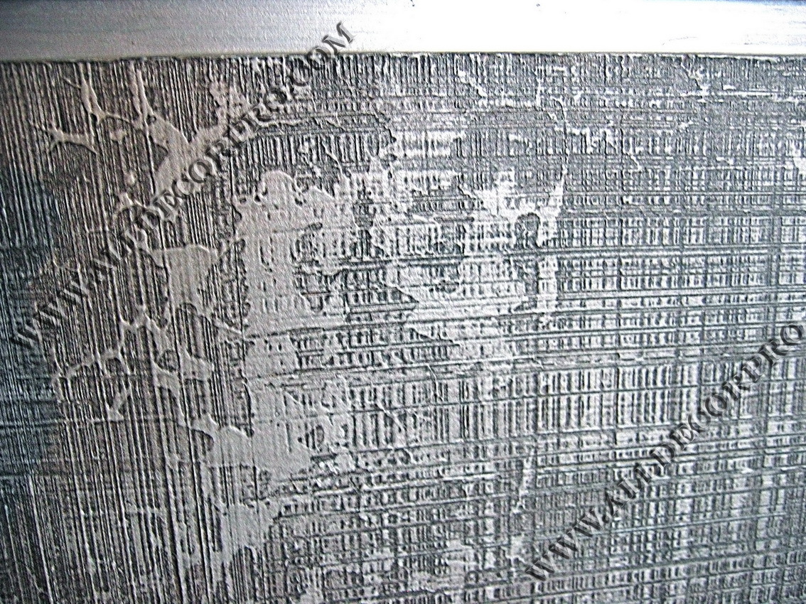 Панно на стене из декоративной металлизированной штукатурки